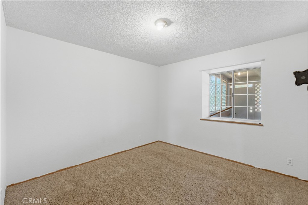 12365 Waynoka Road Apple Valley, CA 92308 - Photo 17 of 36