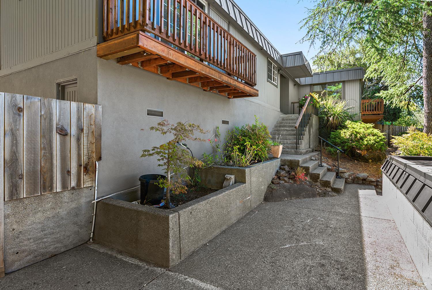 944 Summerfield Road Santa Rosa, CA 95405 - Photo 7 of 44