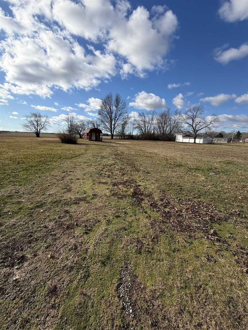 403 East Croan Street Irvington, IL 62848 - Photo 3 of 3 a view of an ocean