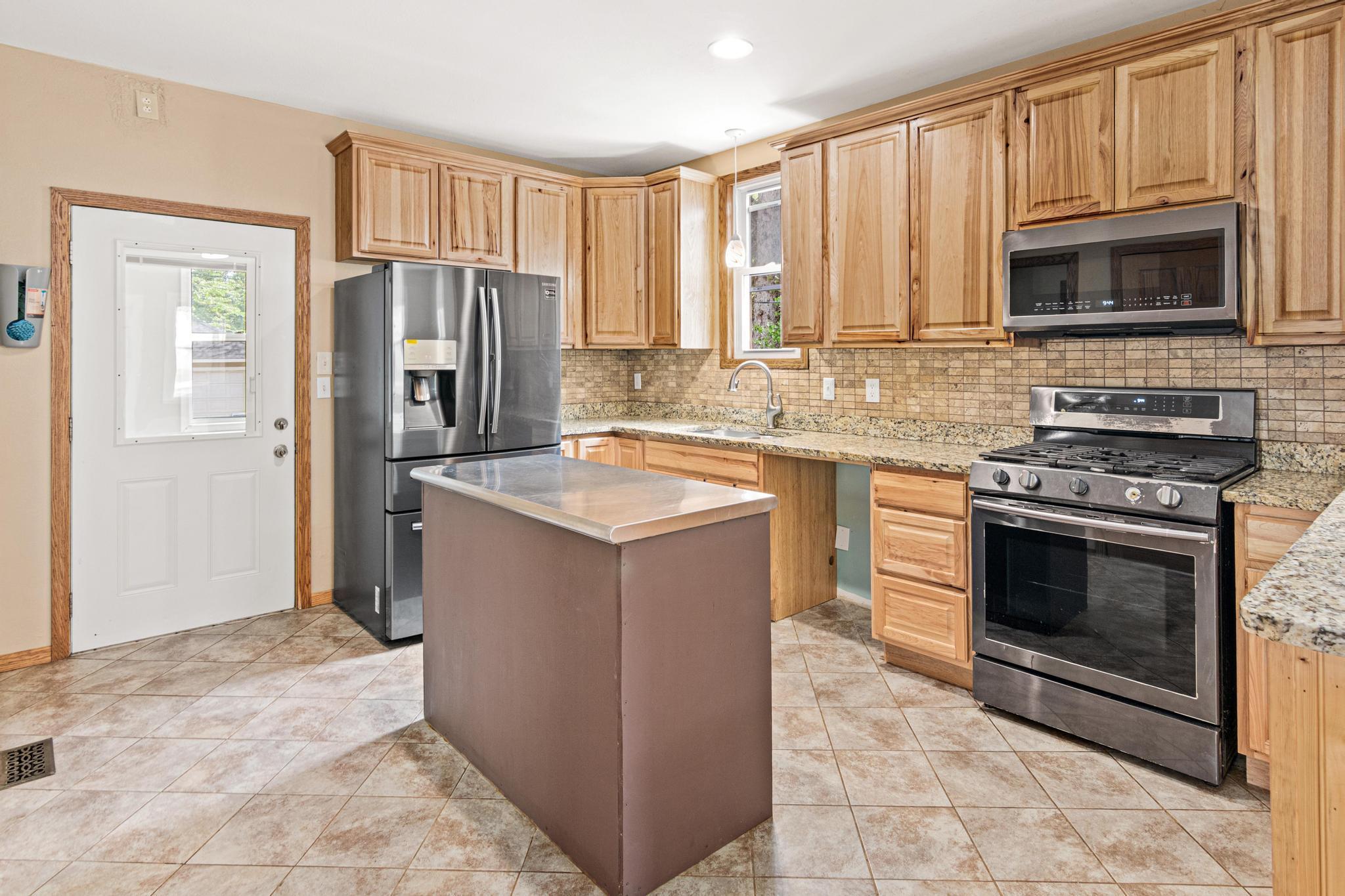 2411 Northeast Madison Street Minneapolis, MN 55418 - Photo 7 of 31