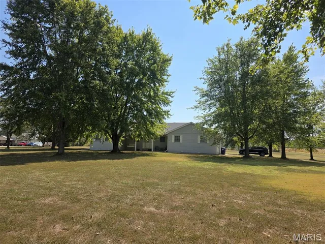 $320,000 | 35 Hickory Road, Nashville, IL 62263