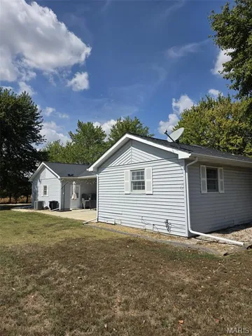 $320,000 | 35 Hickory Road, Nashville, IL 62263