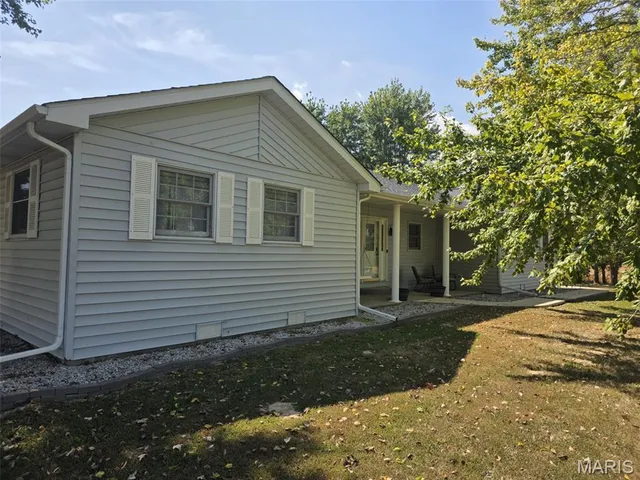 $320,000 | 35 Hickory Road, Nashville, IL 62263
