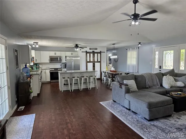 $320,000 | 35 Hickory Road, Nashville, IL 62263