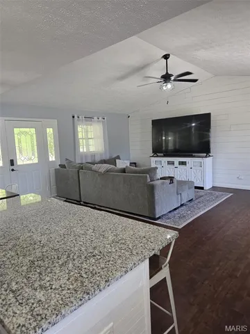 $320,000 | 35 Hickory Road, Nashville, IL 62263