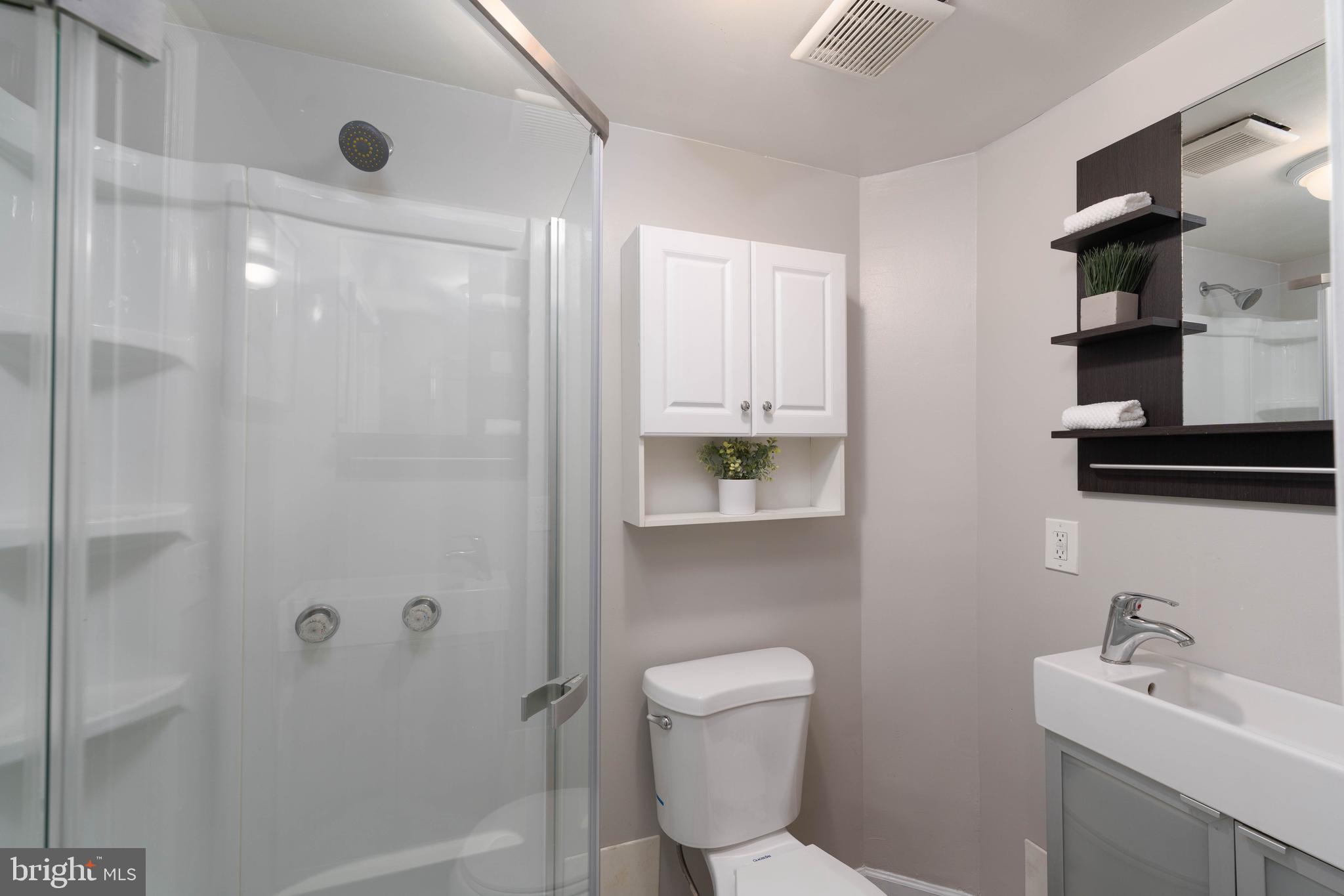 1421 Decatur Street Baltimore, MD 21230 - Photo 14 of 27 First Floor Full Bathroom