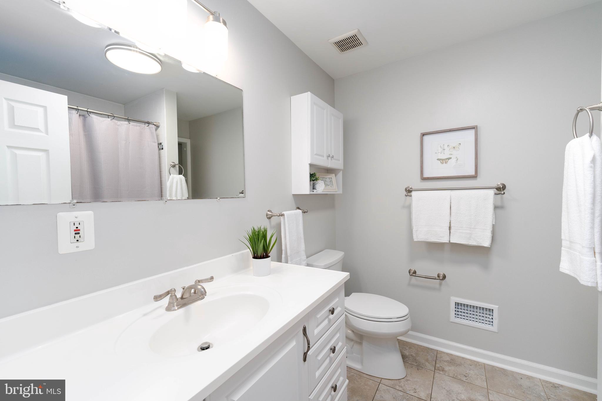 1421 Decatur Street Baltimore, MD 21230 - Photo 18 of 27 Full Hall Bathroom