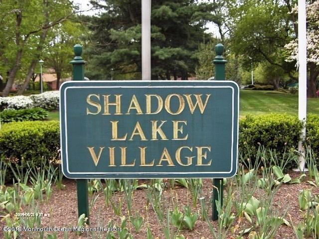 31 Lexington Court Red Bank, NJ 07701 - Photo 18 of 21 a street sign that is on a pole