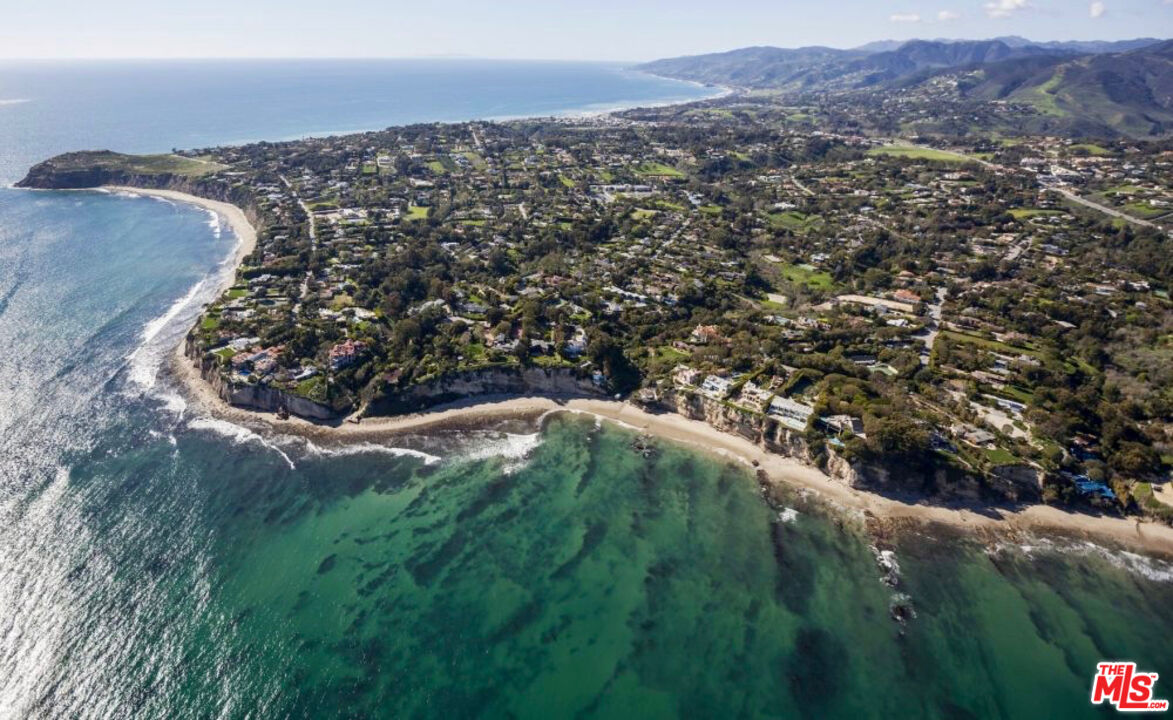 29458 Bluewater Road, Unit GUESTHOUSE Malibu, CA 90265 - Photo 15 of 16 a view of outdoor space and mountain view