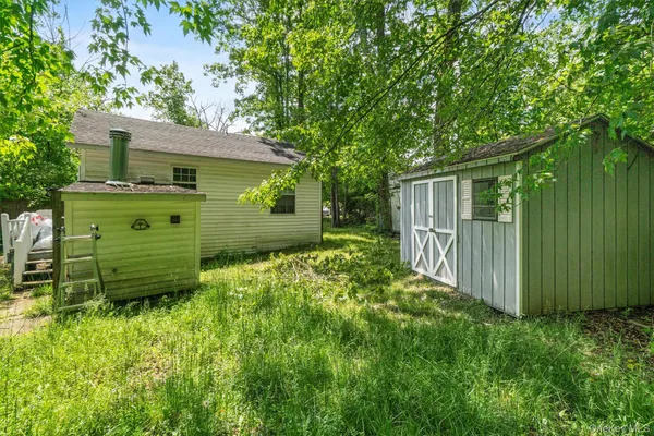 a view of a house with a back yard