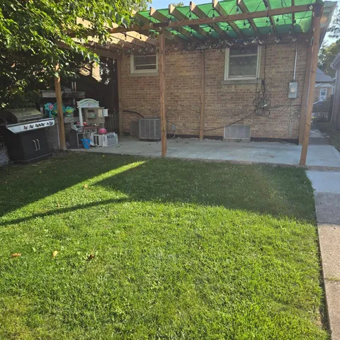 a view of a back yard with green space