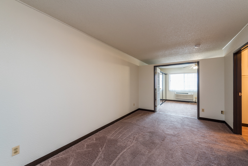 3305 Sunset Avenue, Unit 305 Waukegan, IL 60087 - Photo 6 of 23 a view of an empty room and a window