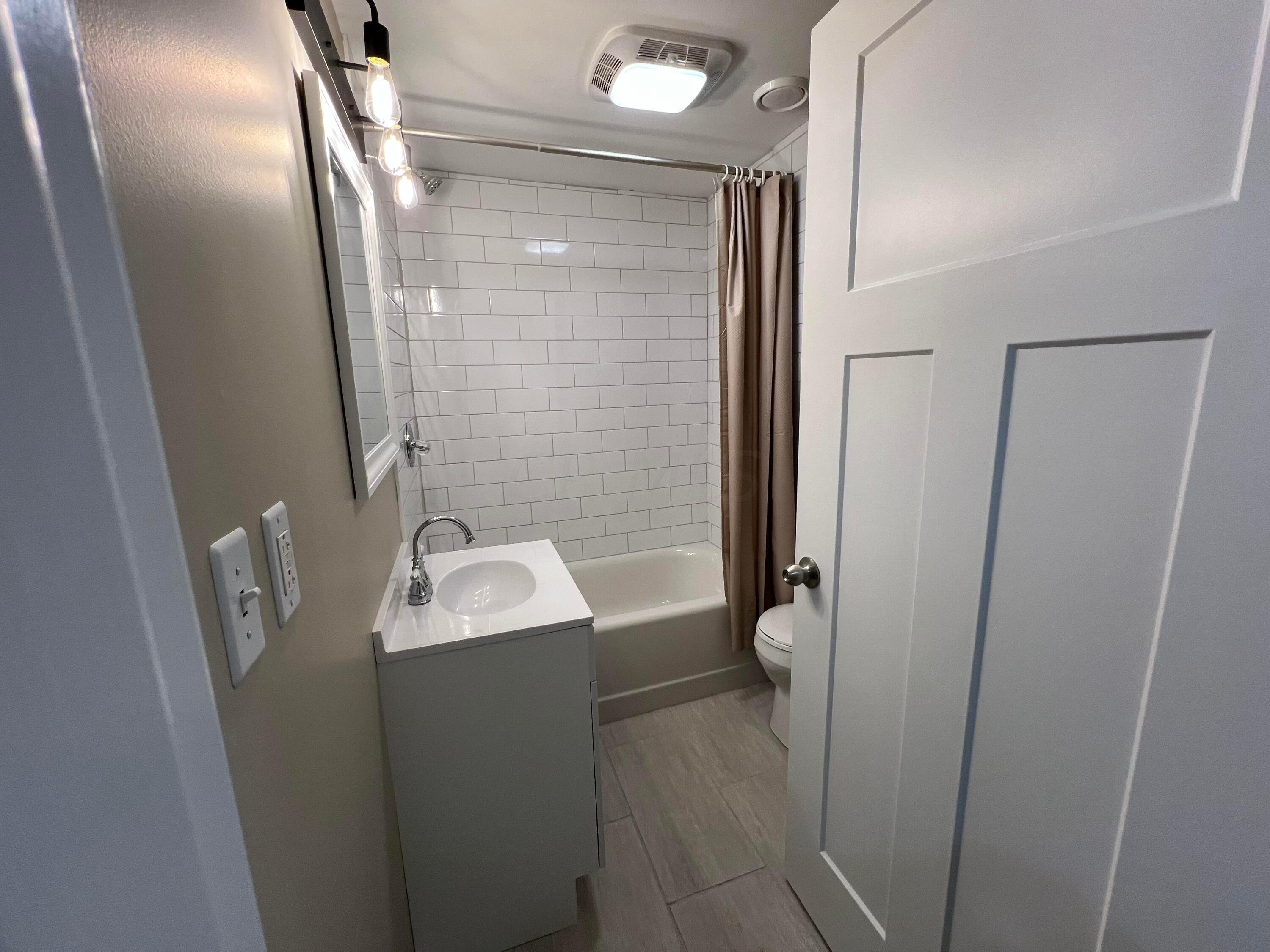 22555 State Rte 207 New Holland, OH 43145 - Photo 20 of 35 Full bath