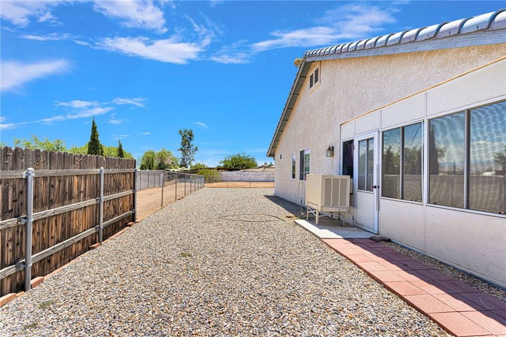 11281 4th Hesperia, CA 92345 - Photo 26 of 35