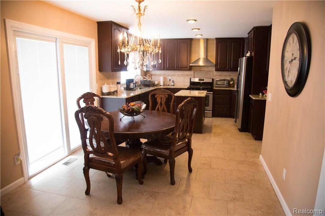 24435 Ridgeview Drive Farmington, MI 48336 - Photo 9 of 13 House Pics-36.jpg