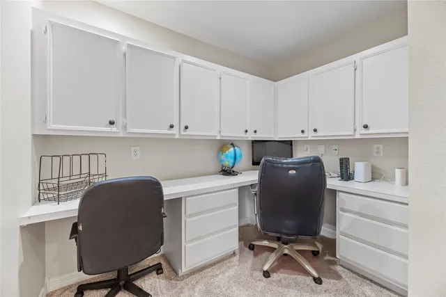 a view of entryway with a front door