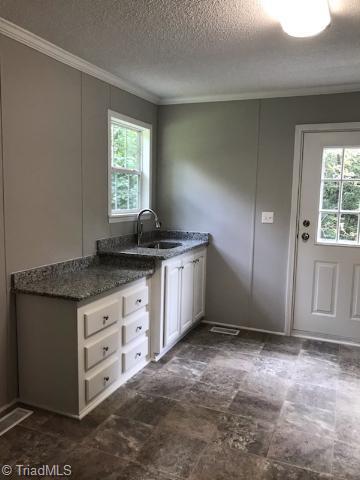 8686 Perry Road Graham, NC 27253 - Photo 5 of 11 Gallery Image 5