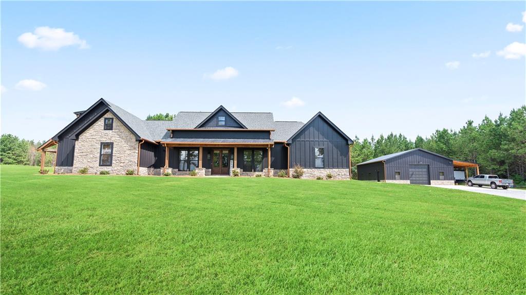 a view of a yard in front of house