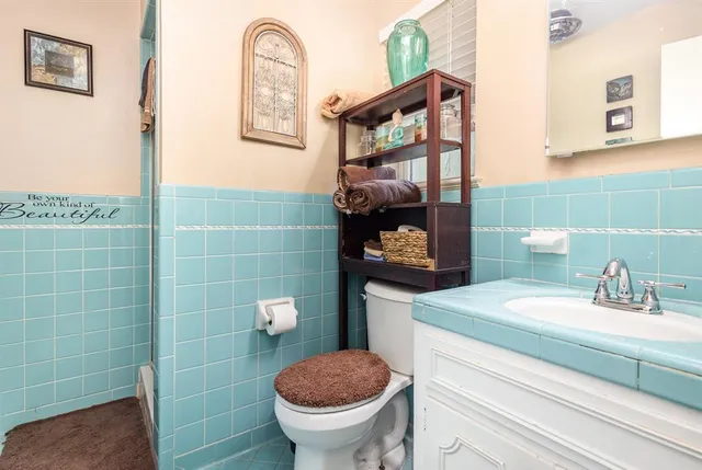 $300,000 | 2015 Woods Drive, Arlington, TX 76010