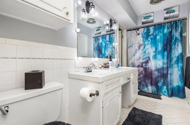 $300,000 | 2015 Woods Drive, Arlington, TX 76010