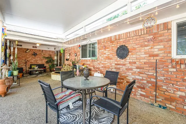 $300,000 | 2015 Woods Drive, Arlington, TX 76010