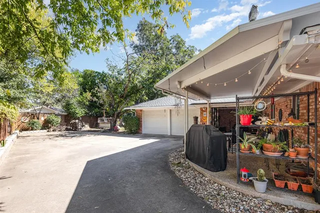 $300,000 | 2015 Woods Drive, Arlington, TX 76010