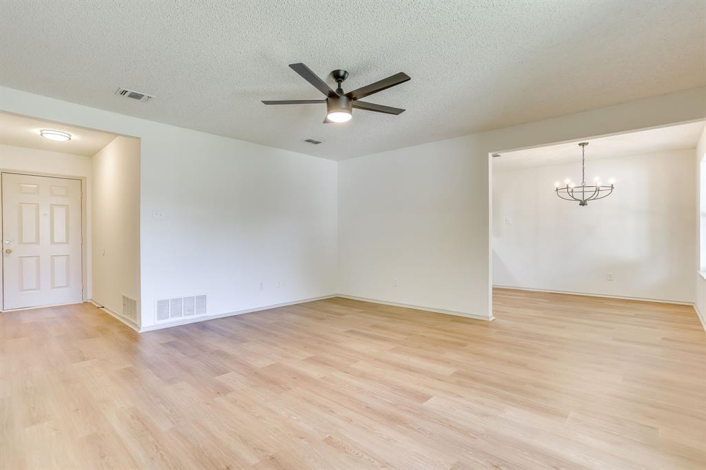 912 Blue Ridge Drive Burleson, TX 76028 - Photo 6 of 32