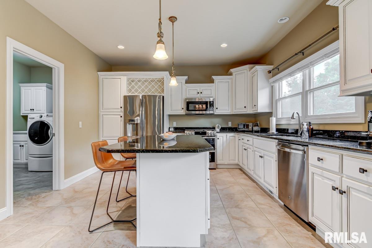 2219 Wydown Avenue Springfield, IL 62704 - Photo 11 of 49 Gallery Image 11