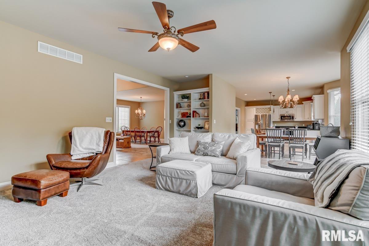 2219 Wydown Avenue Springfield, IL 62704 - Photo 6 of 49 Gallery Image 6