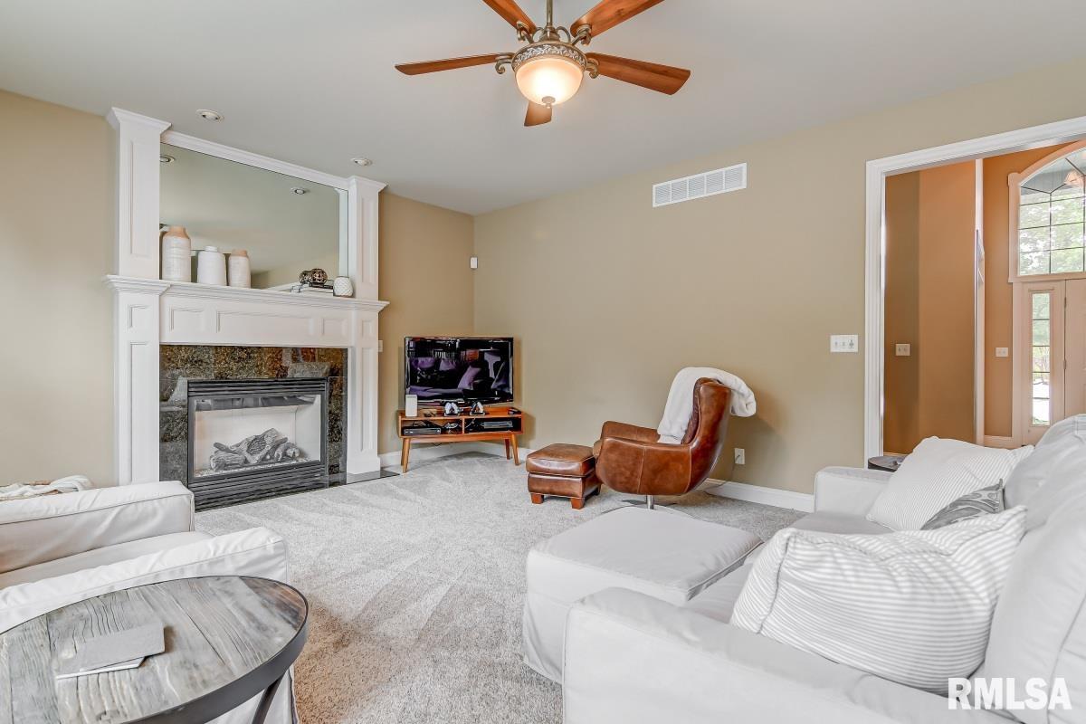 2219 Wydown Avenue Springfield, IL 62704 - Photo 7 of 49 Gallery Image 7
