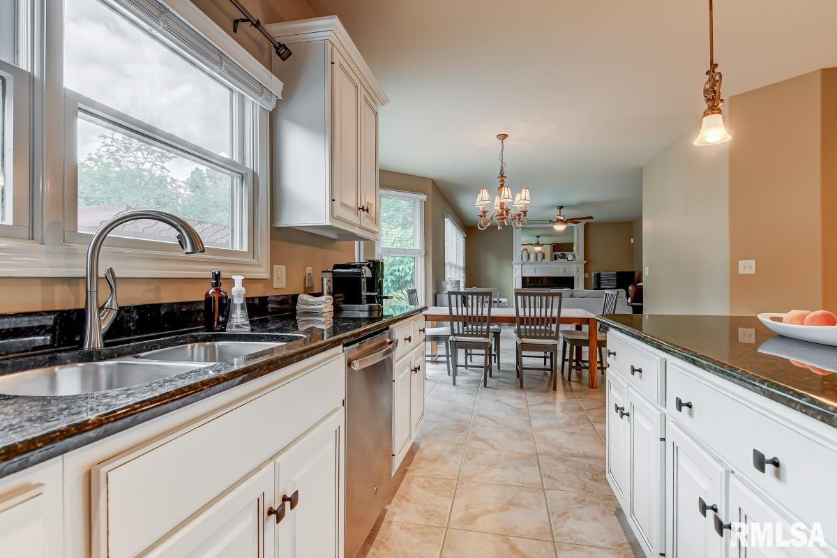 2219 Wydown Avenue Springfield, IL 62704 - Photo 9 of 49 Gallery Image 9