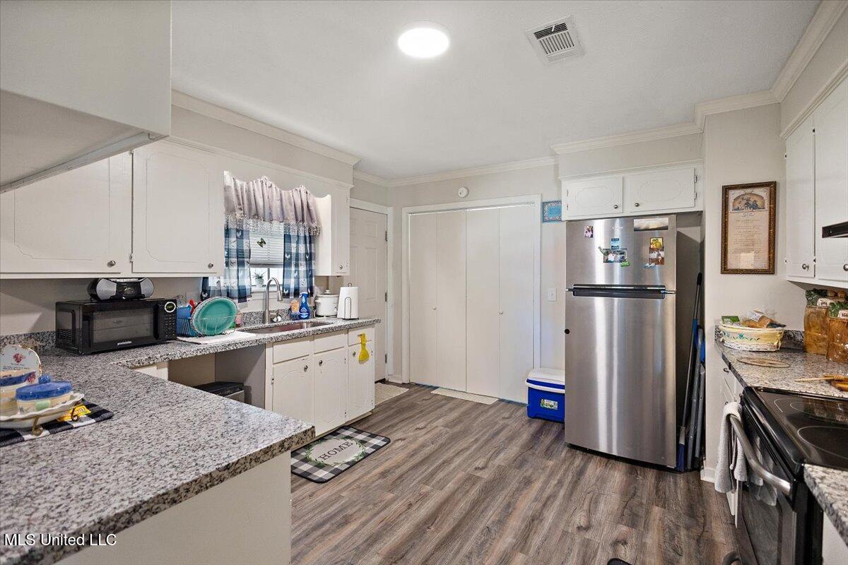 5046 Raintree Drive Byram, MS 39272 - Photo 14 of 26 Kitchen