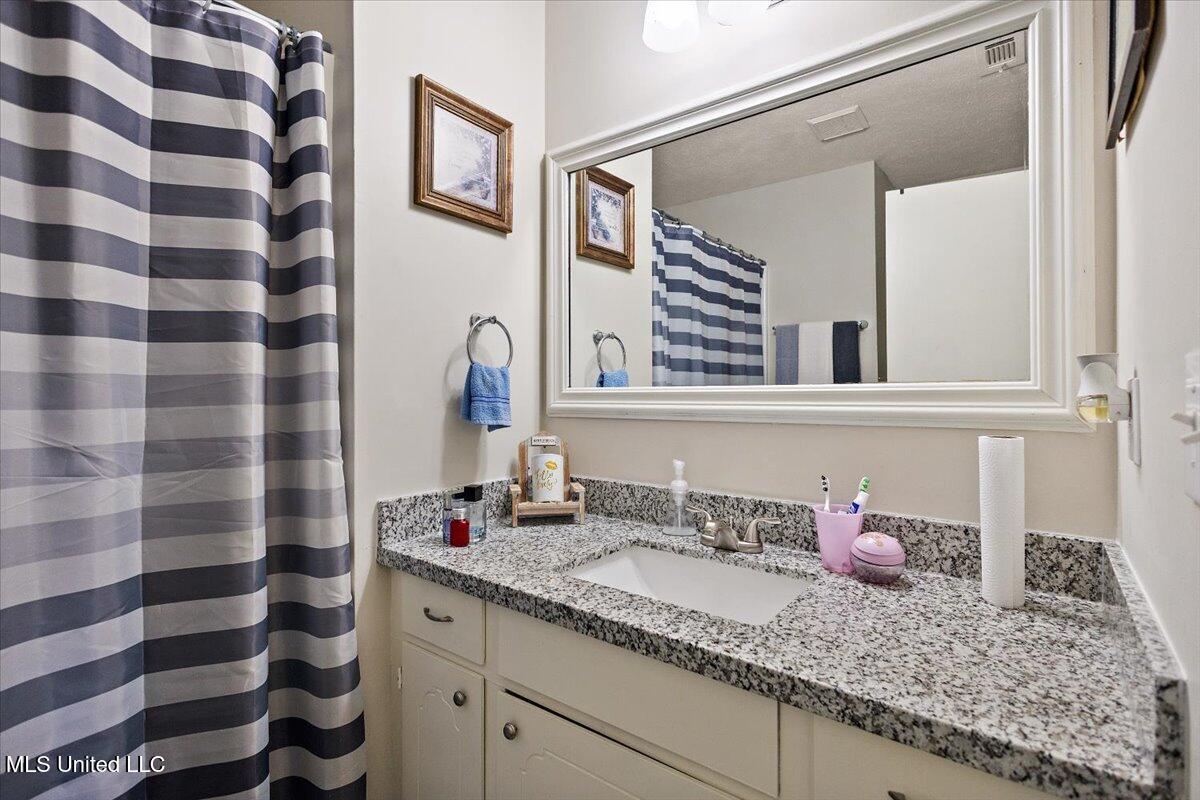 5046 Raintree Drive Byram, MS 39272 - Photo 18 of 26 Primary Bath