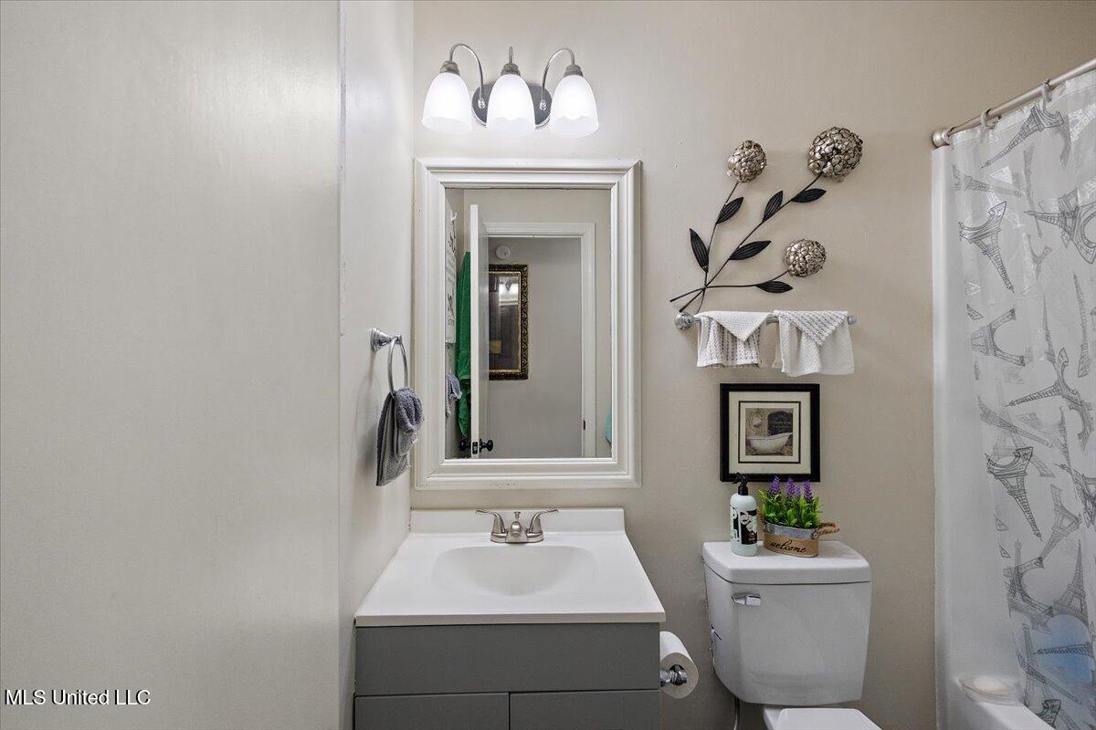 5046 Raintree Drive Byram, MS 39272 - Photo 19 of 26 Guest Bath