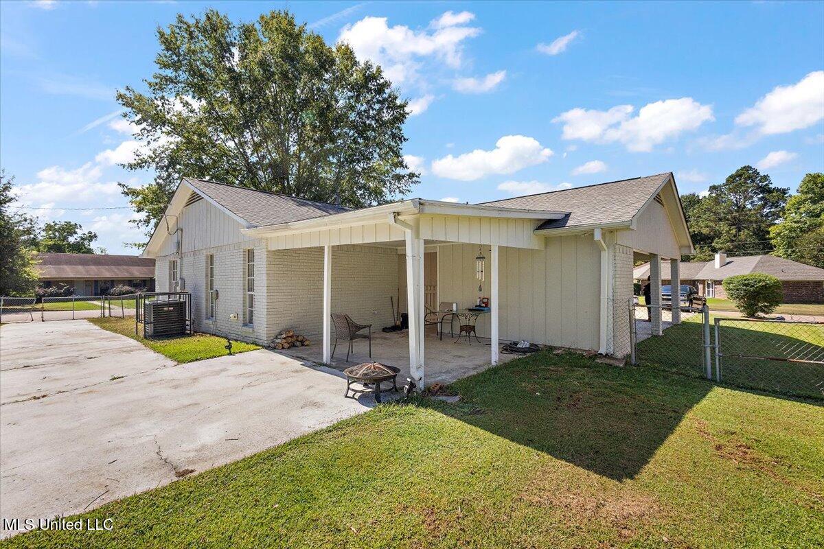 5046 Raintree Drive Byram, MS 39272 - Photo 23 of 26 Back Patio