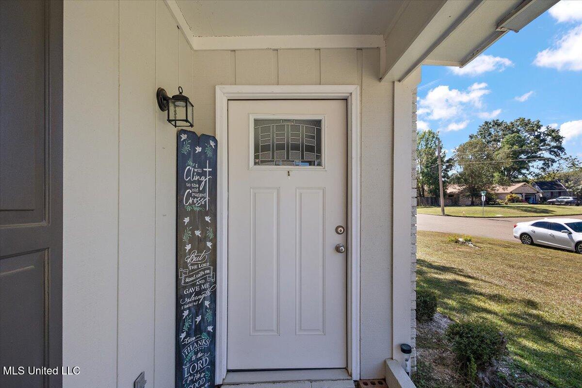 5046 Raintree Drive Byram, MS 39272 - Photo 4 of 26 Front Door