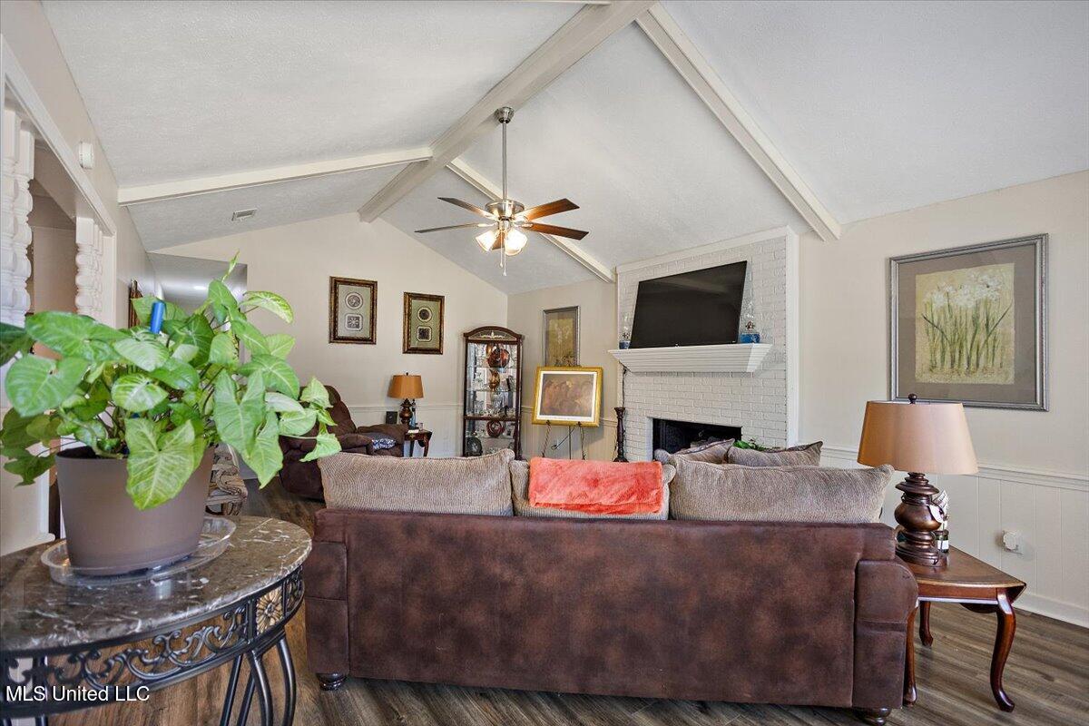 5046 Raintree Drive Byram, MS 39272 - Photo 6 of 26 Living Room