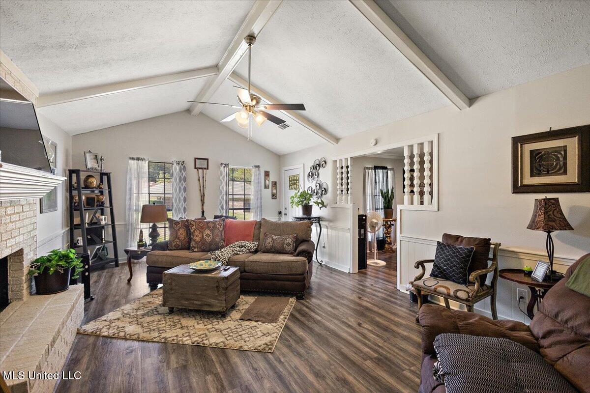 5046 Raintree Drive Byram, MS 39272 - Photo 7 of 26 Living Room