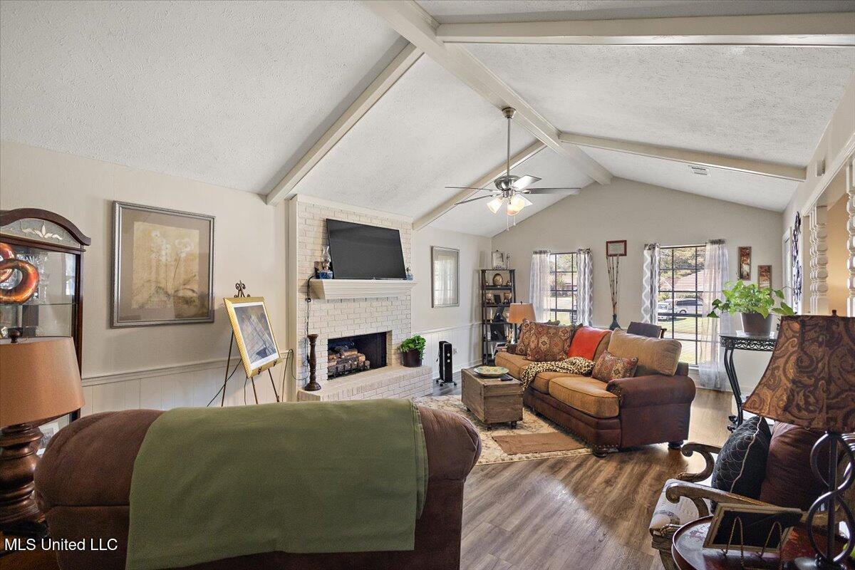 5046 Raintree Drive Byram, MS 39272 - Photo 8 of 26 Living Room