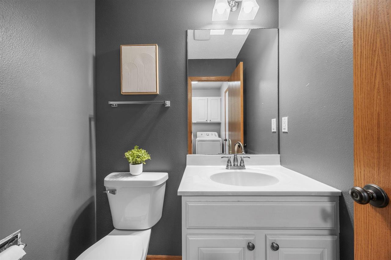 3733 Stoney Point Road Southwest Cedar Rapids, IA 52404 - Photo 17 of 27 Gallery Image 17