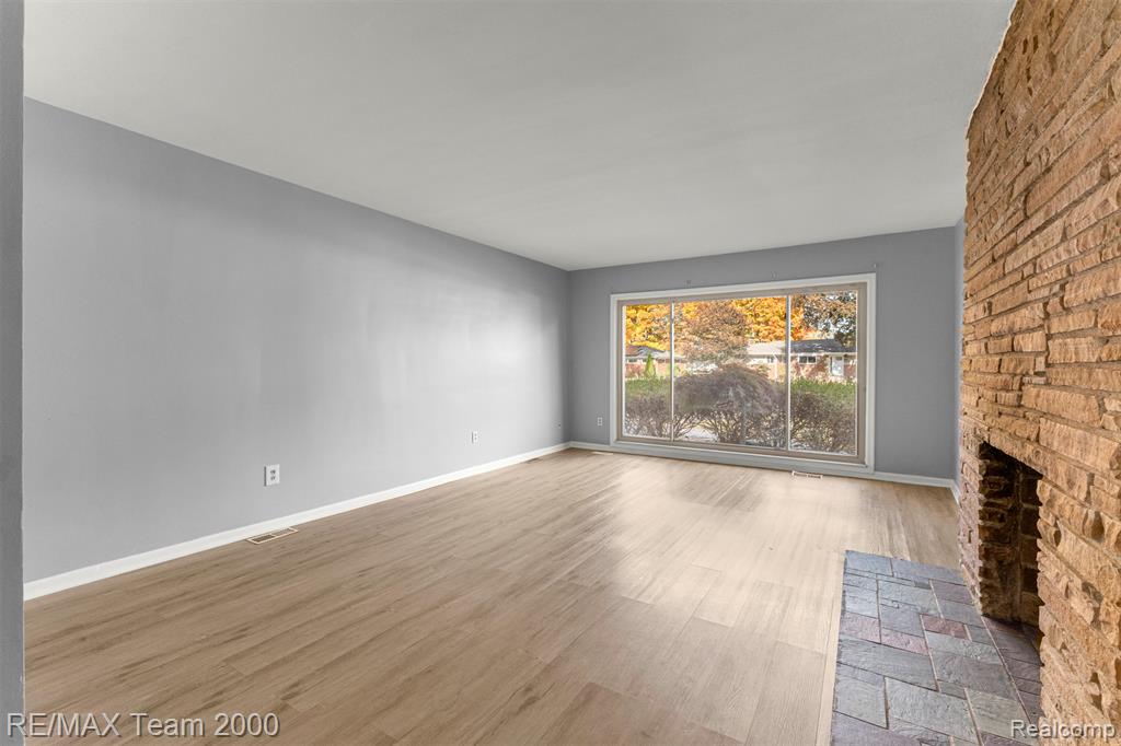 28454 Quail Hollow Road Farmington, MI 48331 - Photo 6 of 46