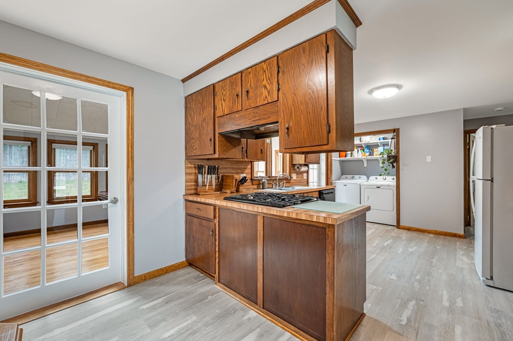 50 Emerson Street Springfield, MA 01118 - Photo 7 of 42