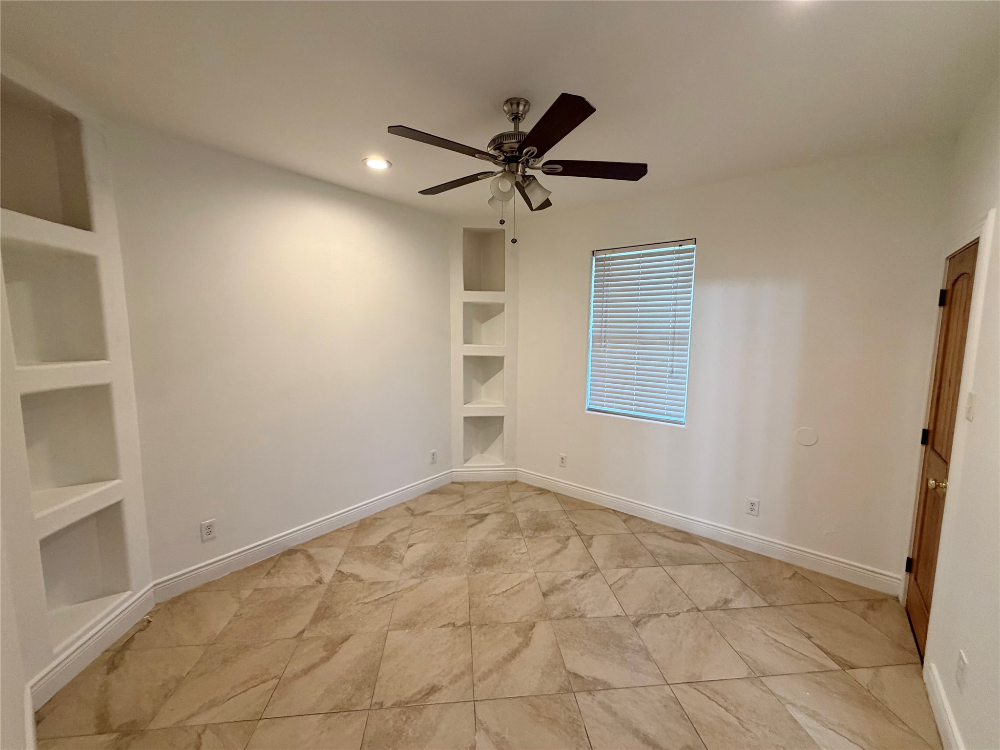1530 Dearing Street Port Neches, TX 77651 - Photo 25 of 28 a view of an empty room