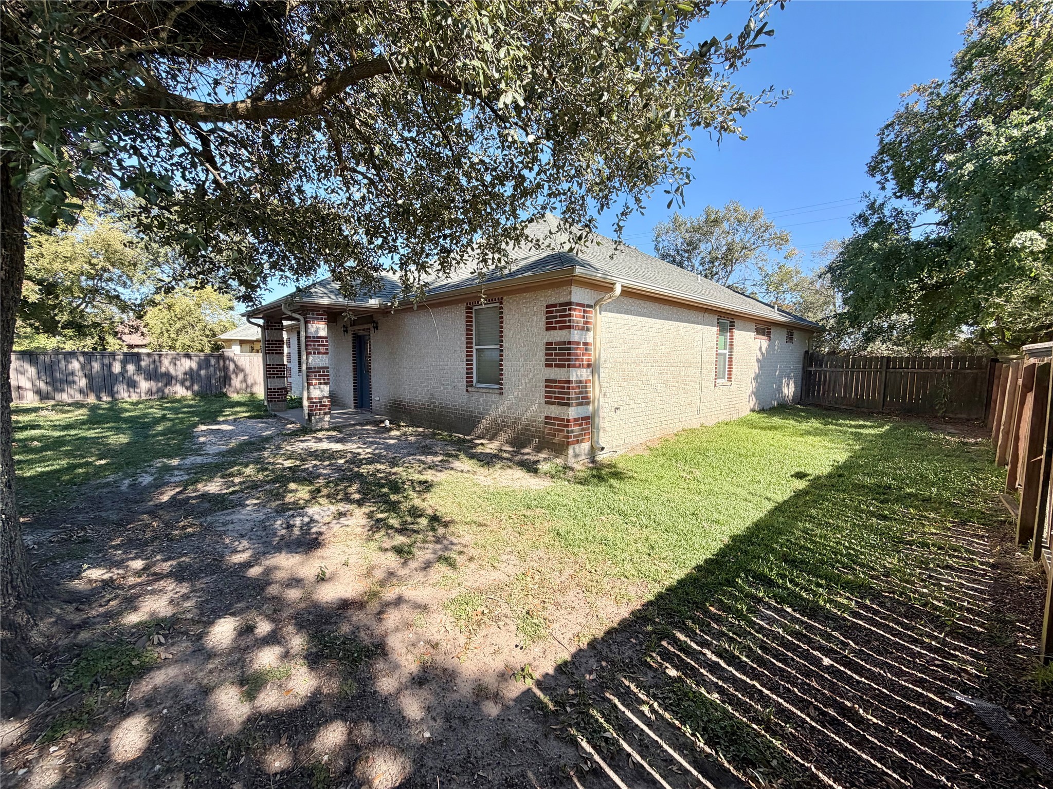 1530 Dearing Street Port Neches, TX 77651 - Photo 27 of 28 a backyard of a house with plants and tree