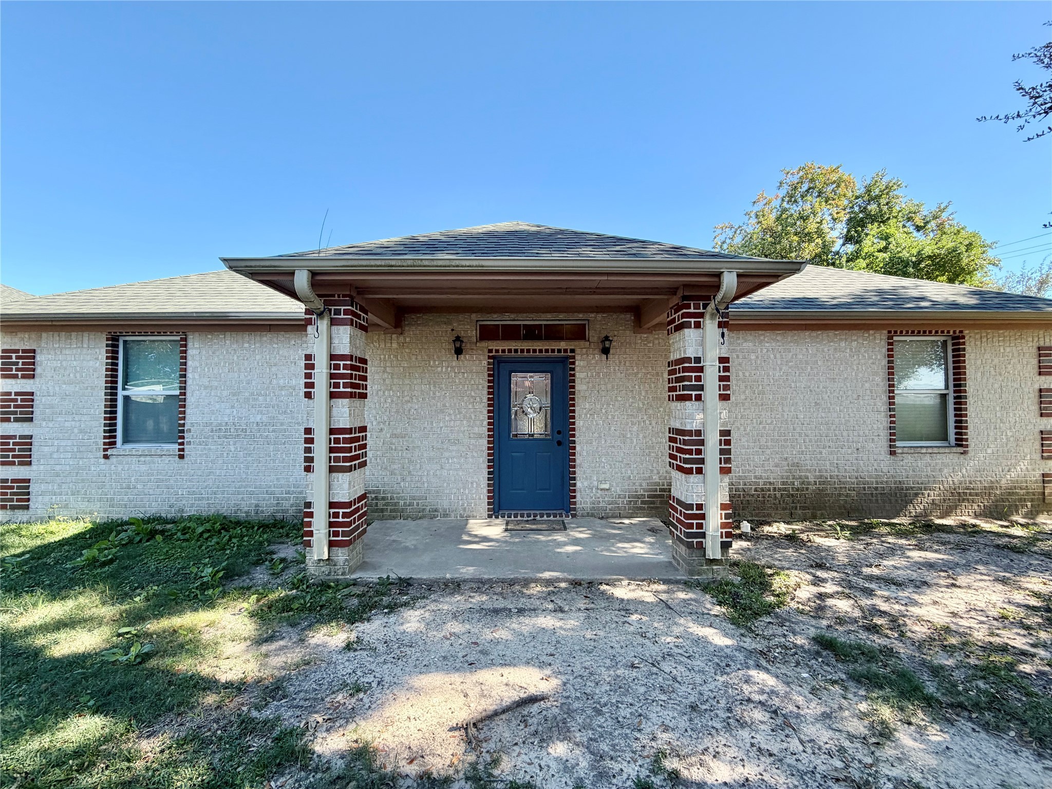 1530 Dearing Street Port Neches, TX 77651 - Photo 28 of 28 a front view of a house with garden