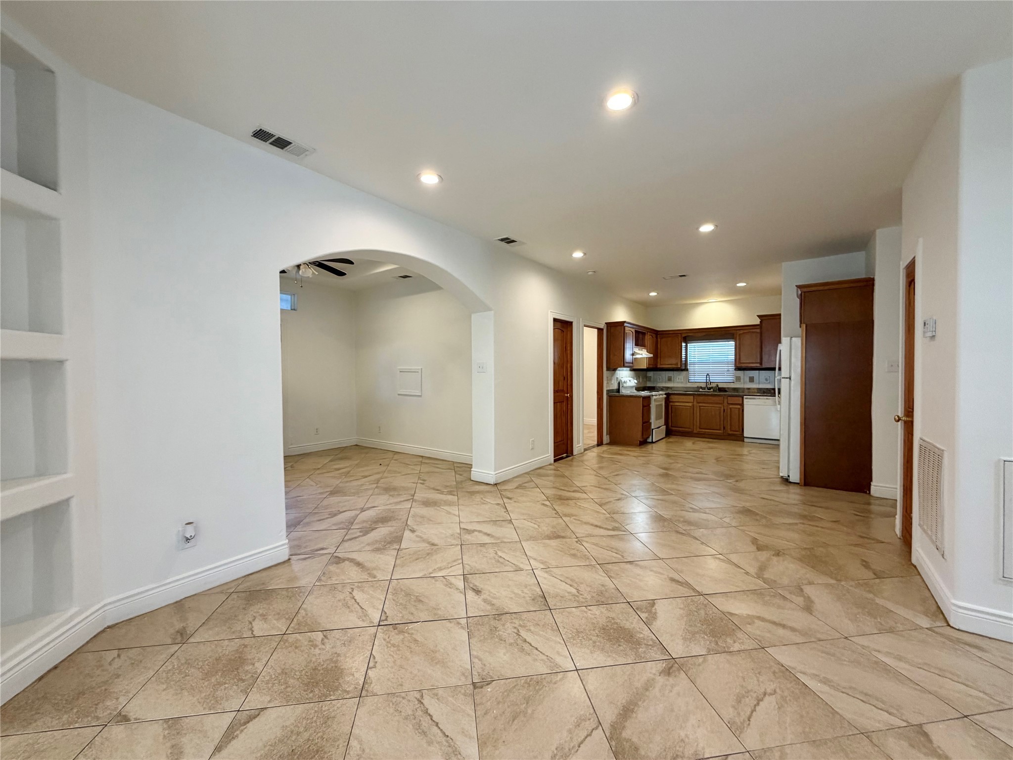 1530 Dearing Street Port Neches, TX 77651 - Photo 4 of 28 a view of a electric appliances in kitchen and a window