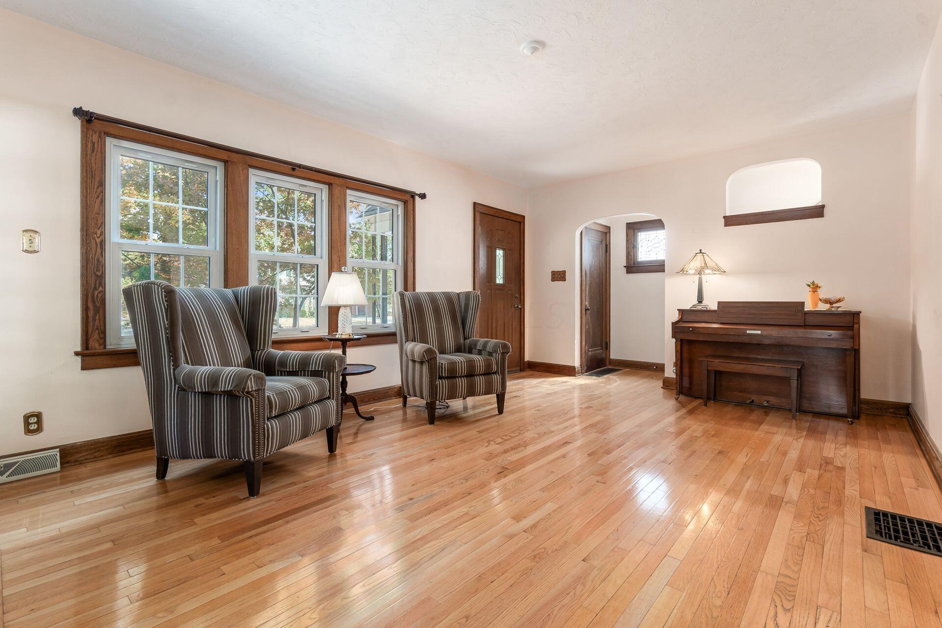 979 Vernon Road Bexley, OH 43209 - Photo 4 of 45 006_on Rd Bexley OH 43209 USA
