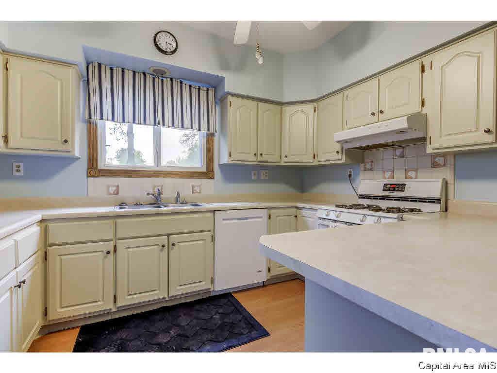 1608 South College Street Springfield, IL 62704 - Photo 13 of 36 Gallery Image 13