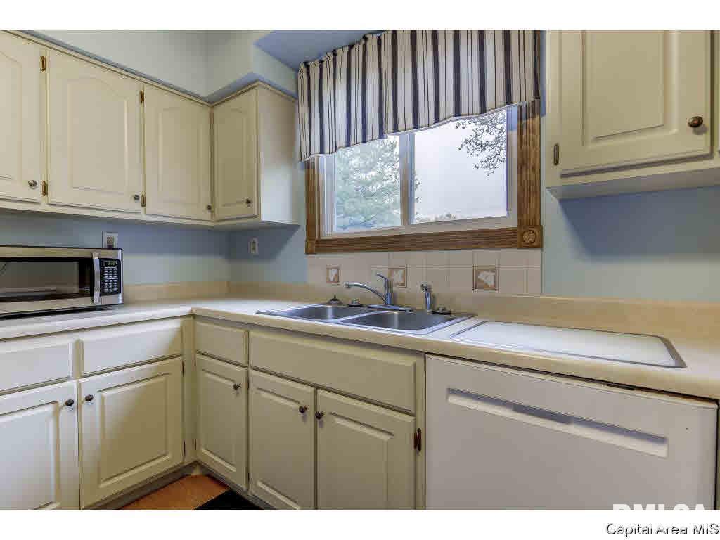 1608 South College Street Springfield, IL 62704 - Photo 14 of 36 Gallery Image 14