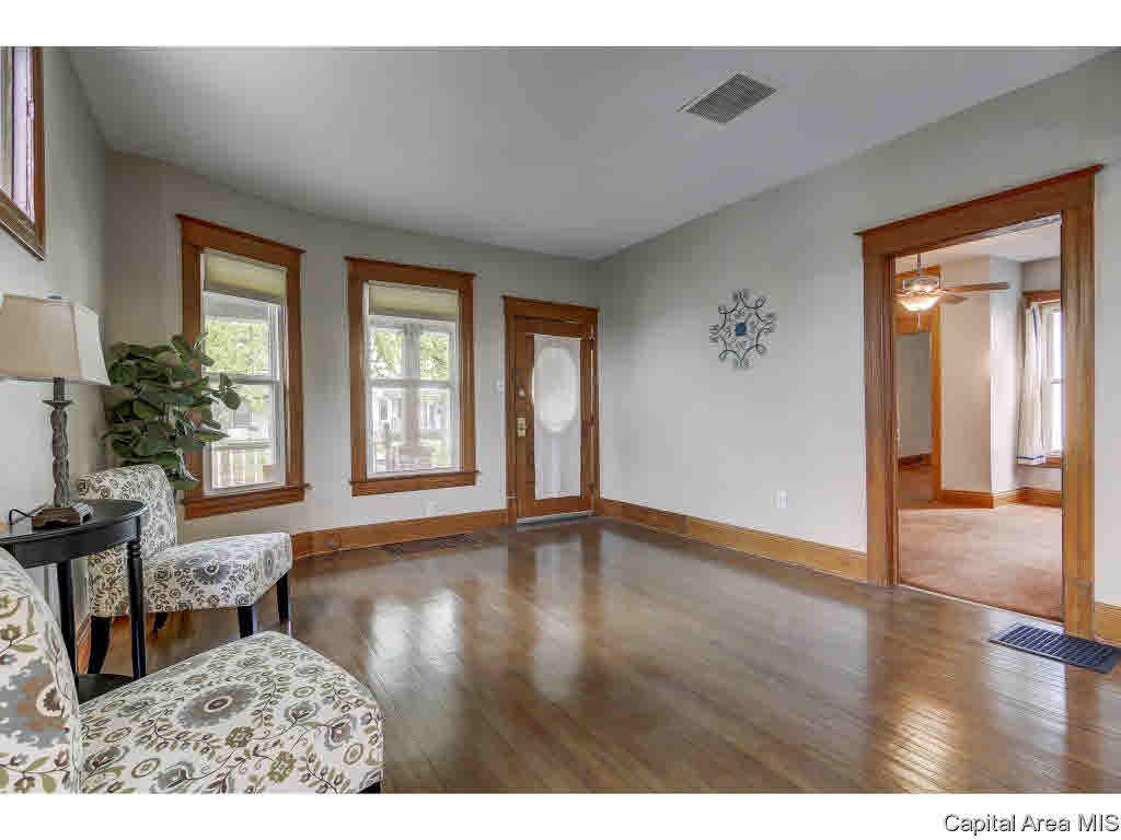 1608 South College Street Springfield, IL 62704 - Photo 5 of 36 Gallery Image 5